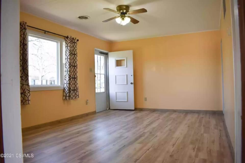 Danville House: 44 n ardmoor avenue