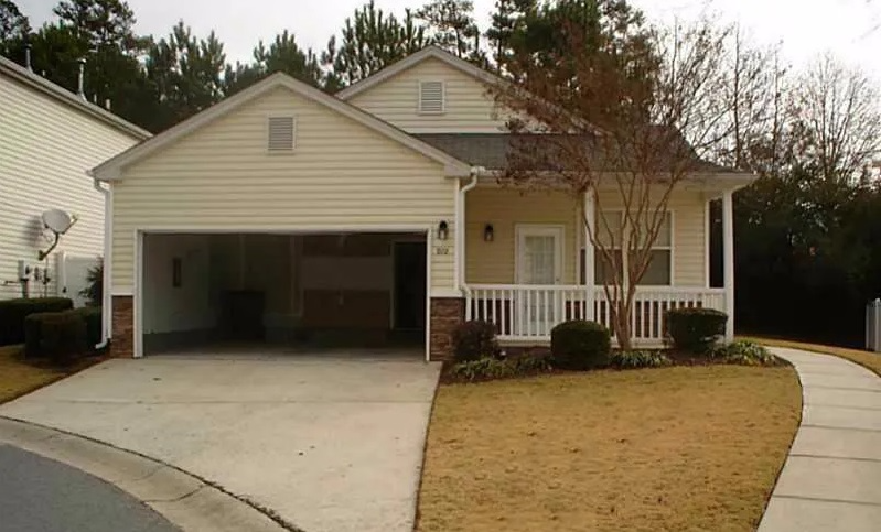 Acworth House: 972 Windcroft Circle