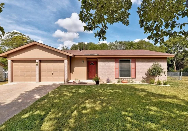 Austin House: 7102 Moat Cove