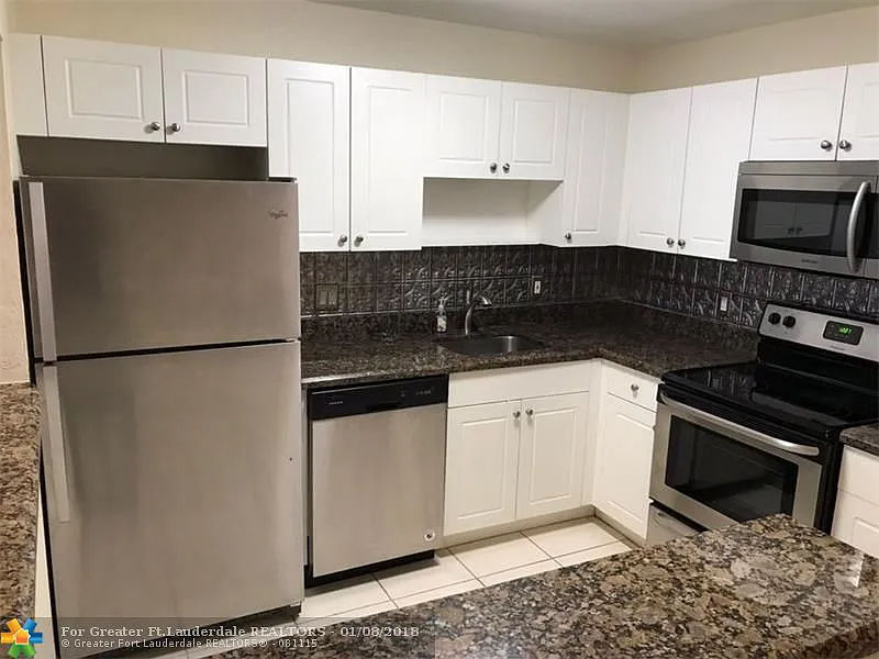 Deerfield Beach Apartment: 770 SE 2nd Ave