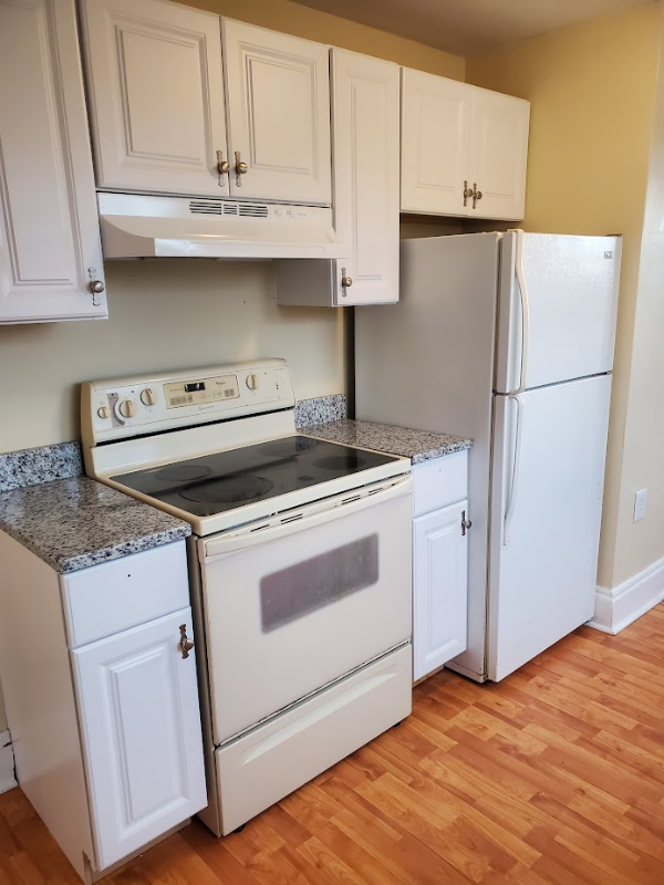 Kingsport House: 1233 E Center St