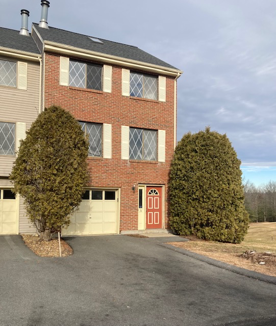 Merrimack Townhome: 16 Rollins Court