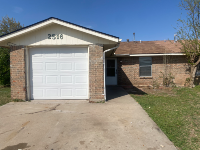 Lawton House: 2516 NE Dearborn Ave