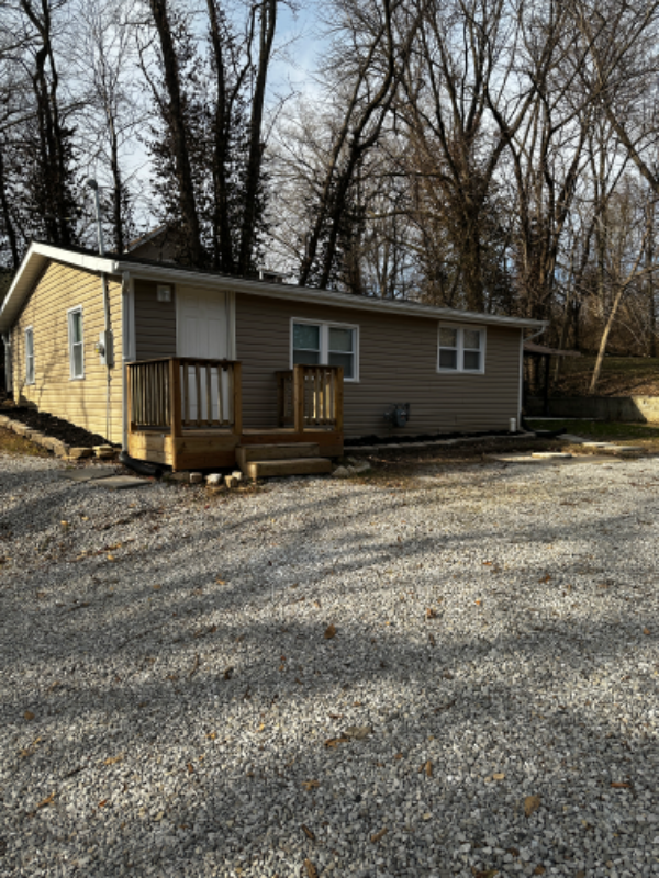 Edwardsville House: 907 Michigan Ave