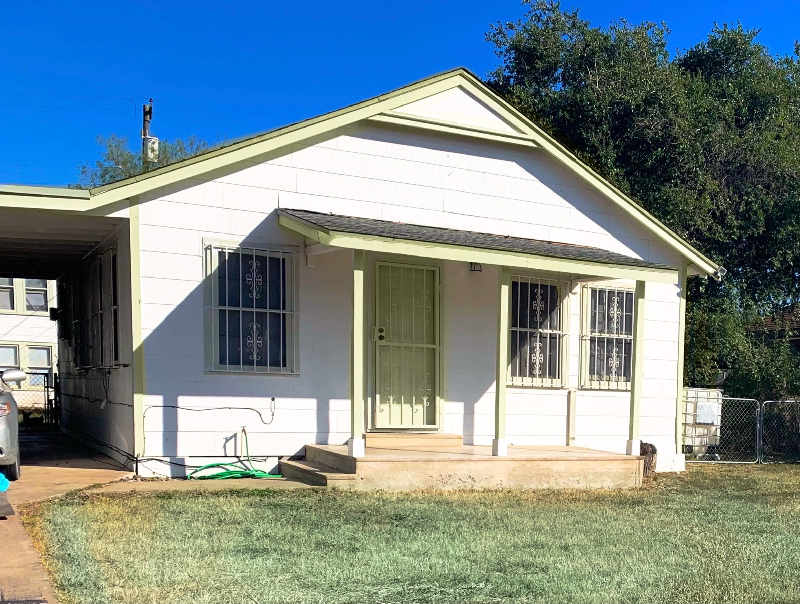 Kingsville House: 614 West Lee Ave.