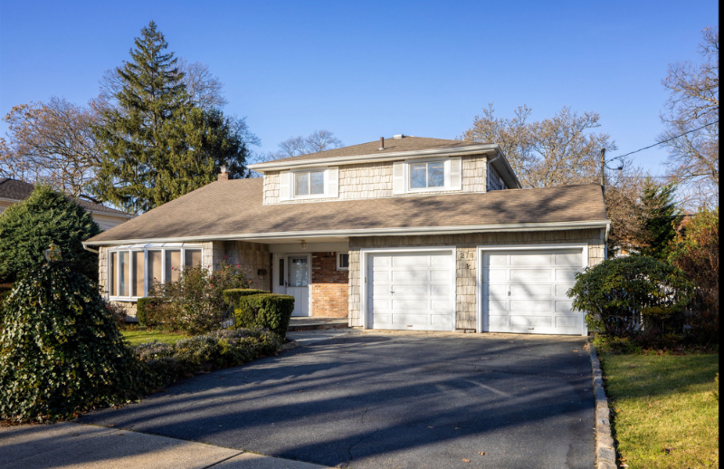 West Hempstead House: 278 Marie Court
