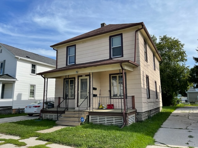 Sheboygan Apartment: 1409 Carl Ave