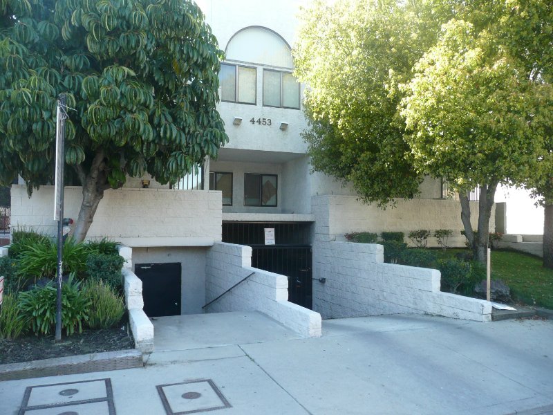 Sherman Oaks Apartment: 4453 Woodman Ave