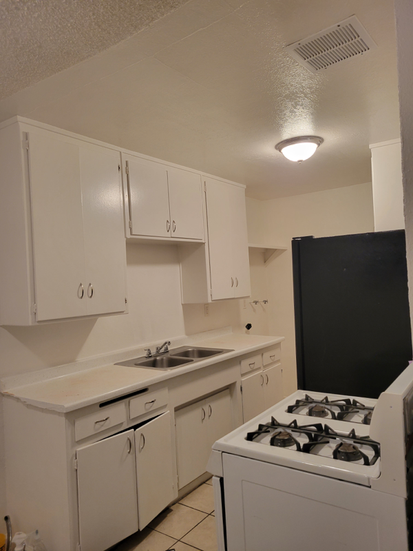 Barstow Apartment: 648 W Buena Vista St