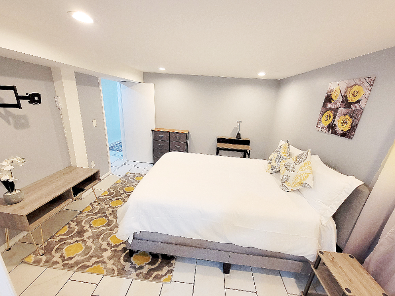 Hempstead Apartment: 10 Undisclosed Ave