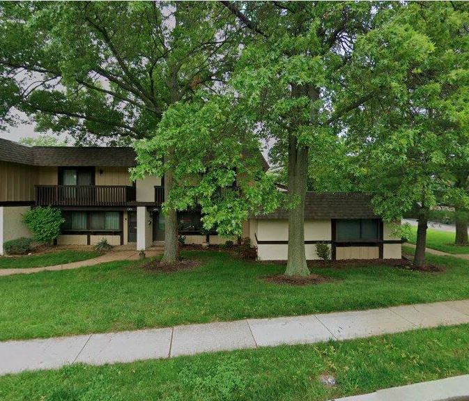 St Charles Townhome: 1373 Heritage Landing