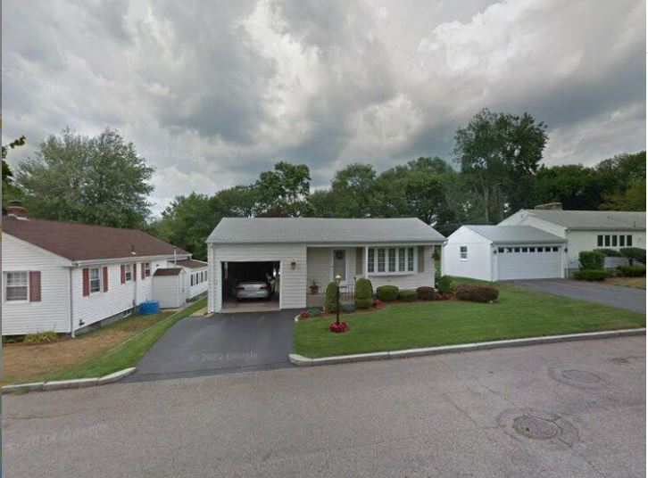 East Providence House: 54 Hilltop Road