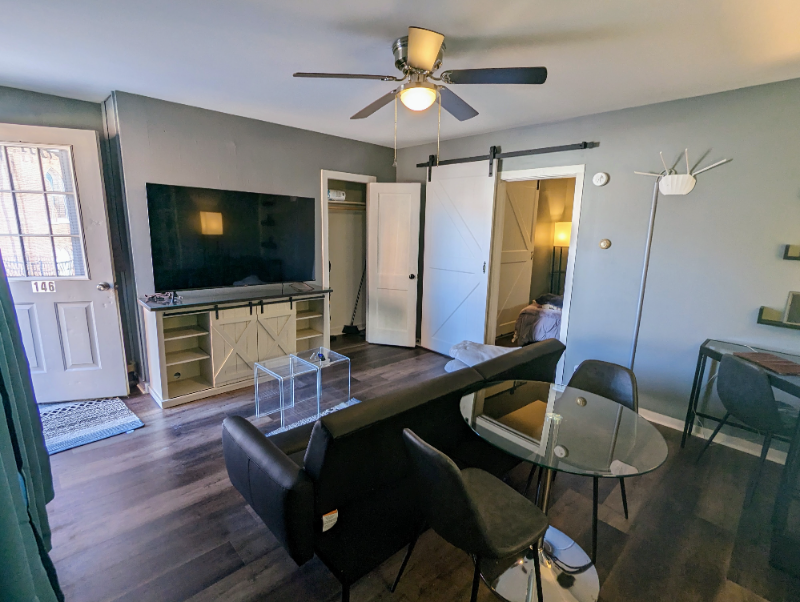 Northumberland Apartment: 193 Queen Street - 146 2nd Street