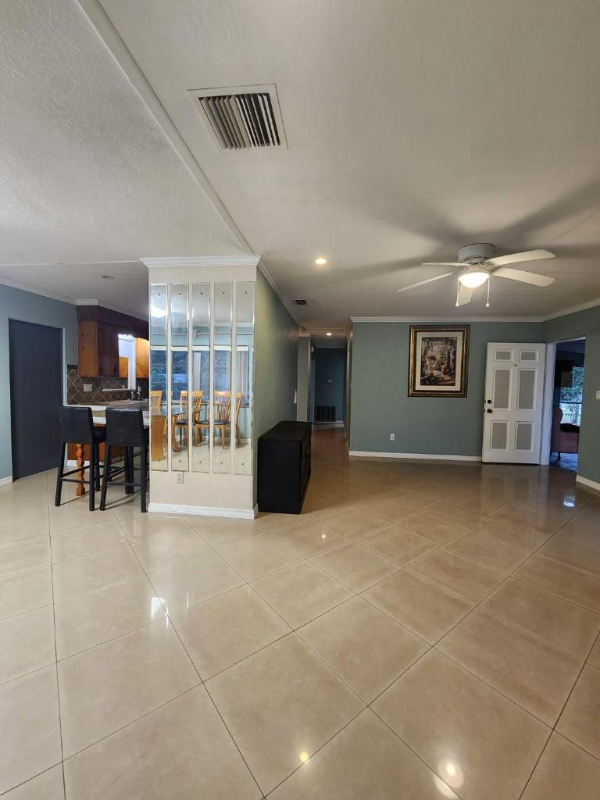 Saint Petersburg House: 5306 46Ave N