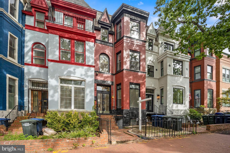 Washington House: 633 8th Street, NE
