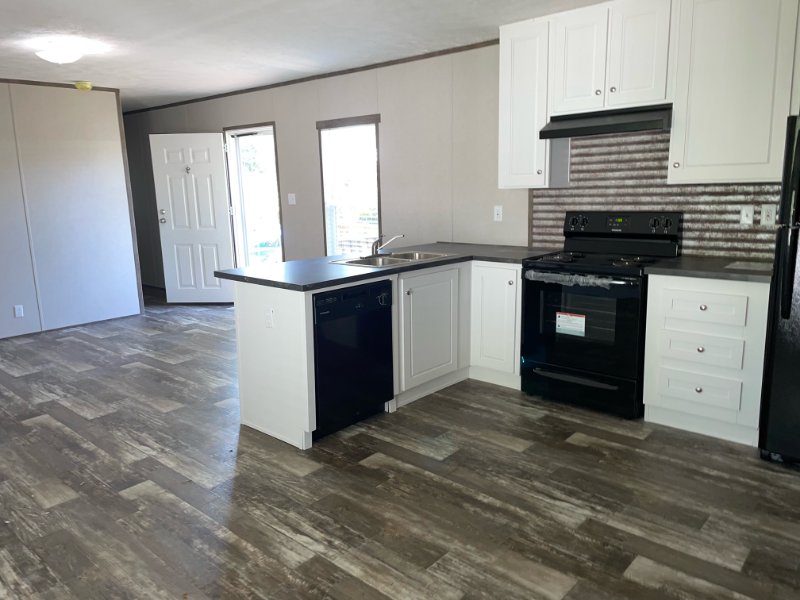 Warner Robins House: 800 King Richard Dr