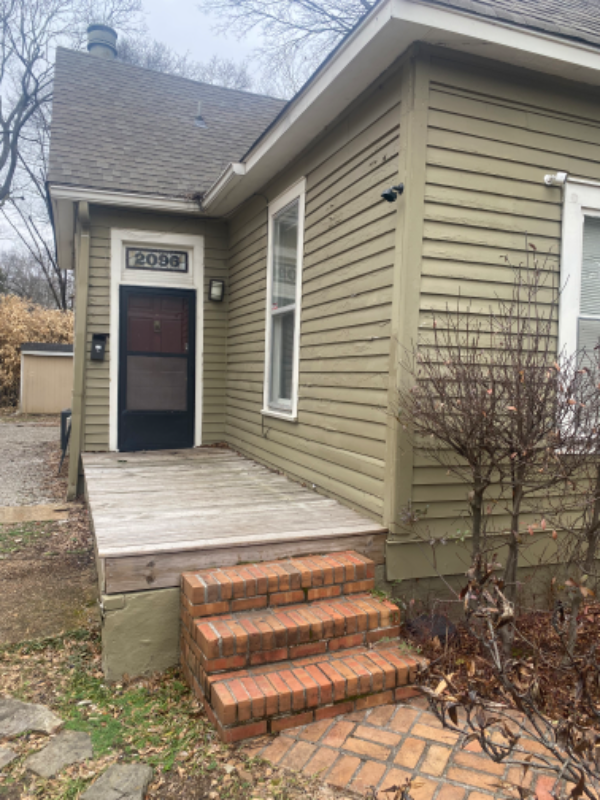 Memphis Apartment: 2096 Court Avenue