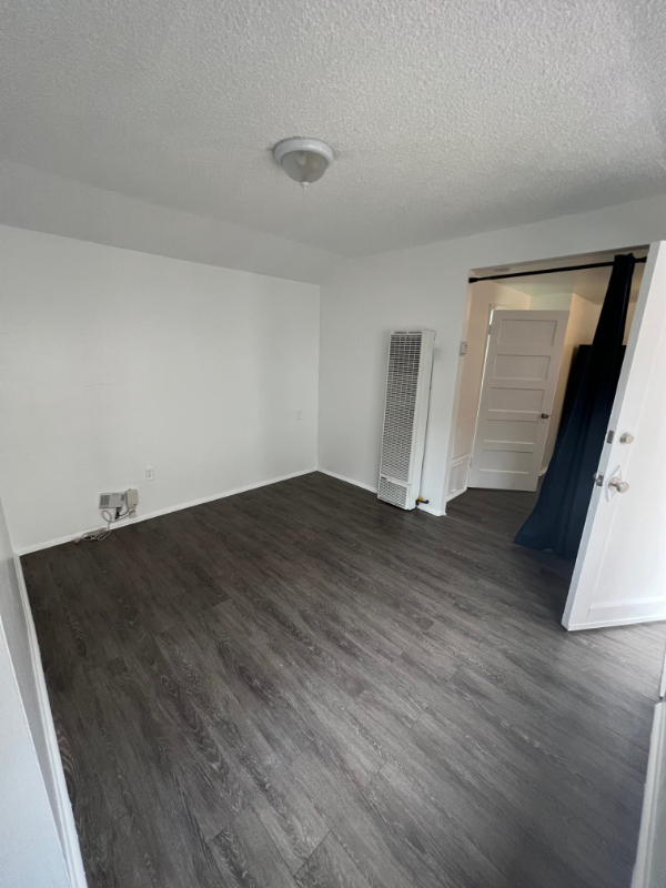 Redondo Beach Apartment: 424 S Broadway