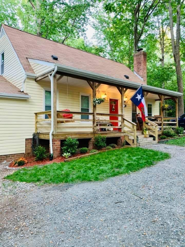 Chesterfield House: 16321 Rhodes Ln