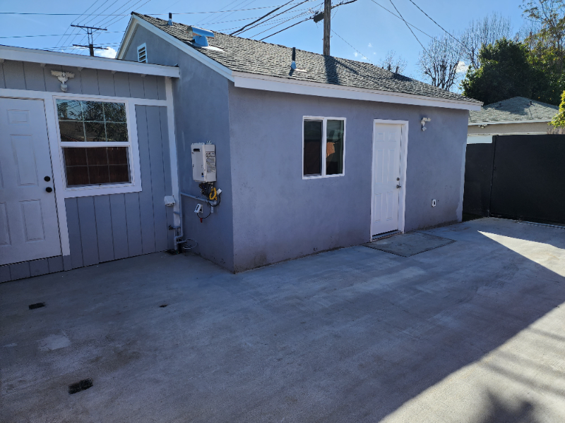 Reseda House: 6505 white Oak