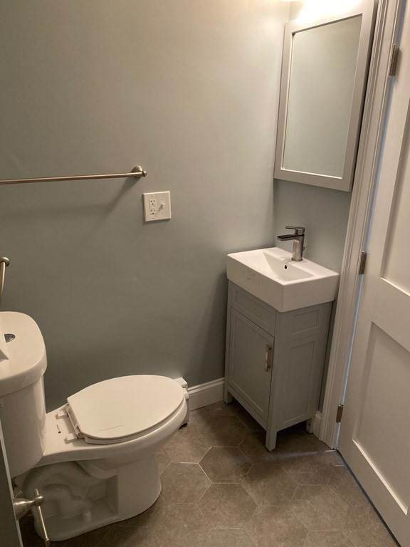 Boston Apartment: 117 Orleans St