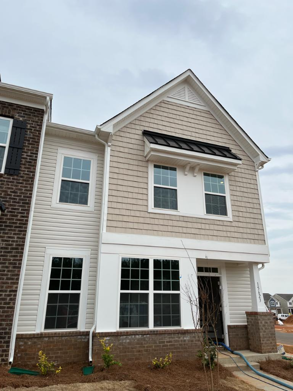 Charlotte Townhome: 15623 Country House Street