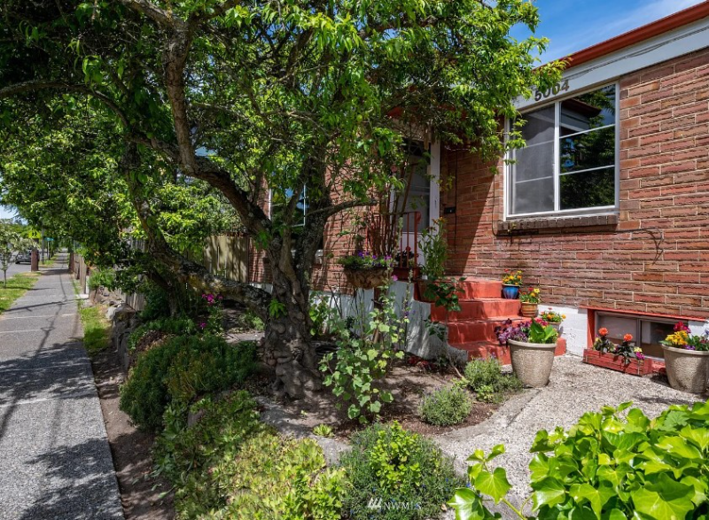 Seattle House: 5004 8th Ave NW