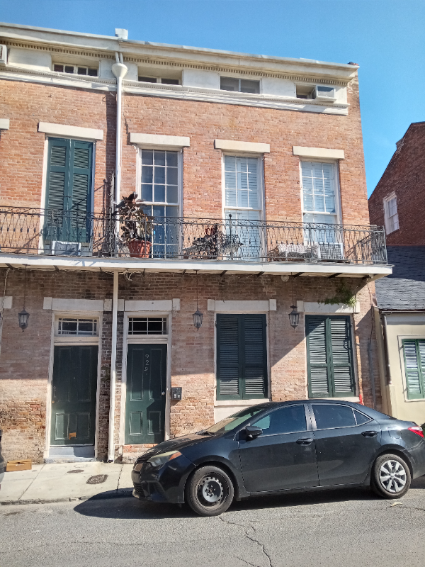 New Orleans Apartment: 929 Dumaine Street