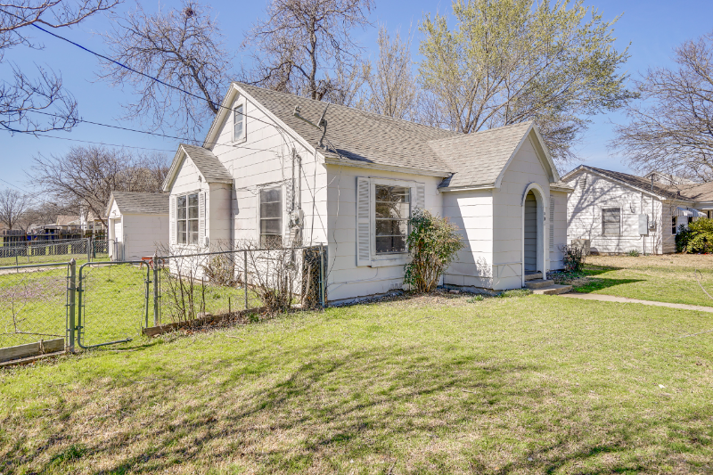 Gainesville House: 901 N Howeth st