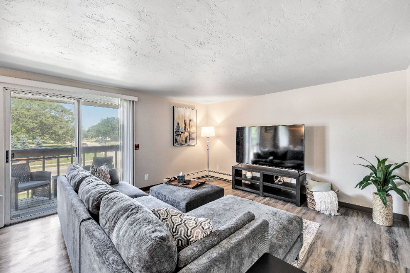 Green Bay Apartment: 1856 Verlin Rd