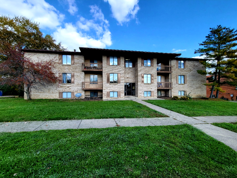 Hamilton Apartment: 872 Gordon Smith Blvd
