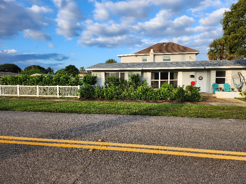 Lake Park House: 305 3rd st
