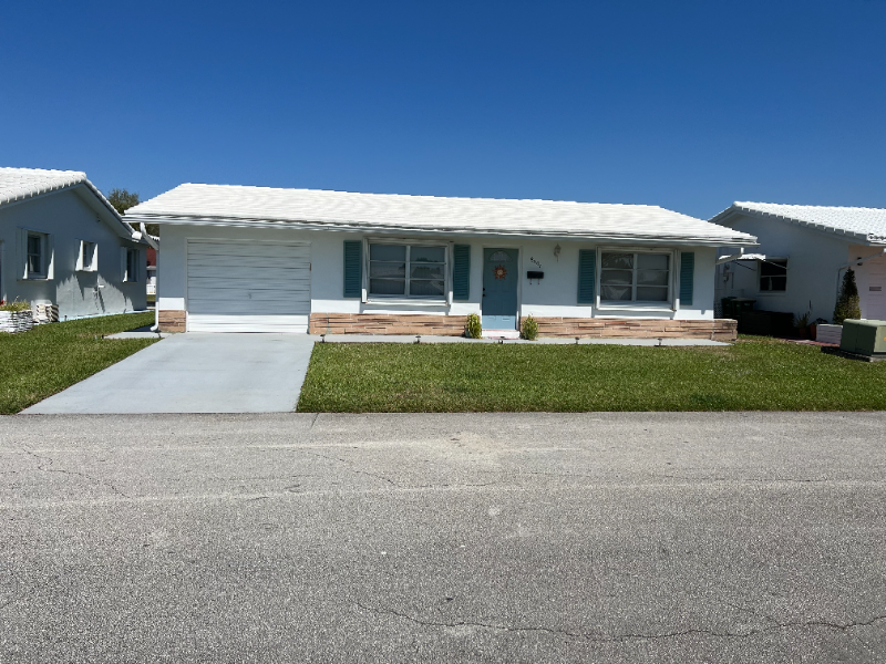 Tamarac House: 8507 NW 59 PL