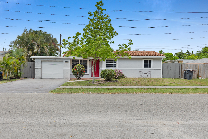 hollywood Other: 2918 N 58th Ave