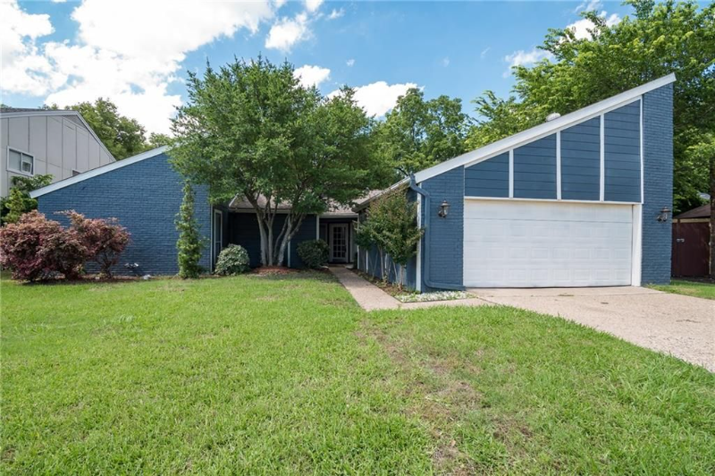Garland House: 3333 Creekbend