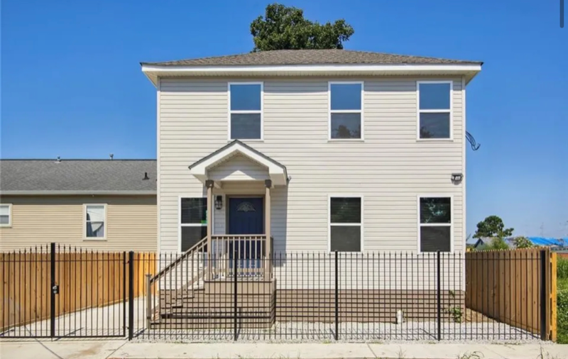 New Orleans House: 2421 S Roman St