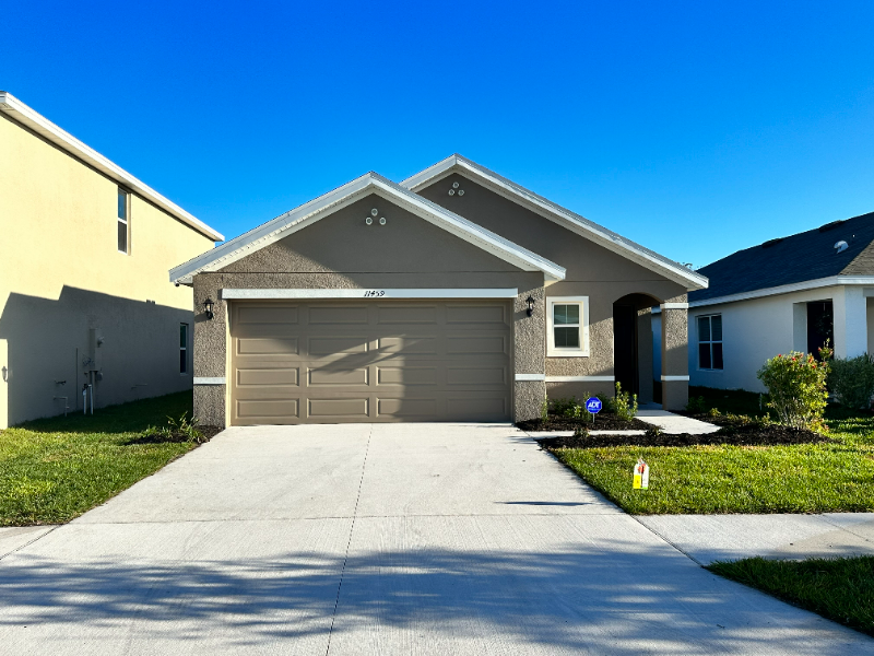 Riverview House: 11459 Stone Pine St