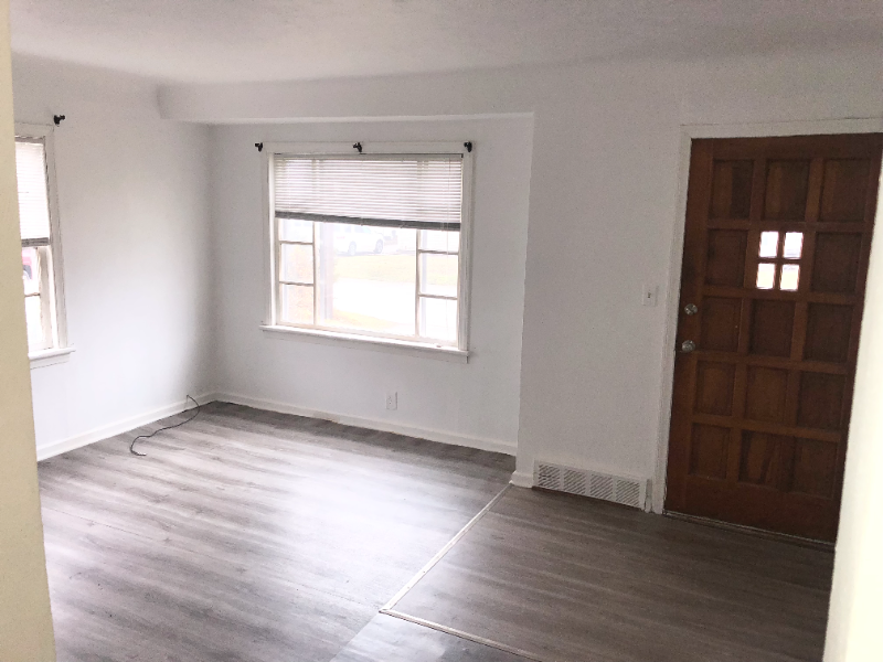 Flint House: 3153 W Mott Ave