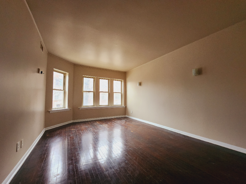 Chicago Apartment: 2648 E 78th