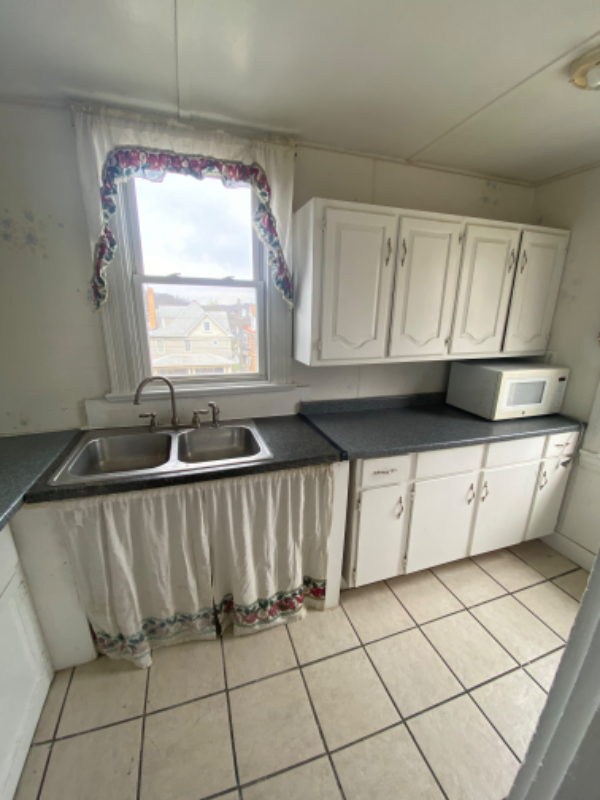 Jeanette Apartment: 165 frothingham ave