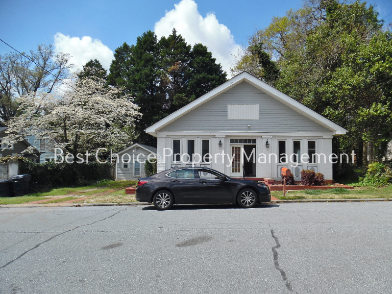 Anderson House: 1903 N Holly St