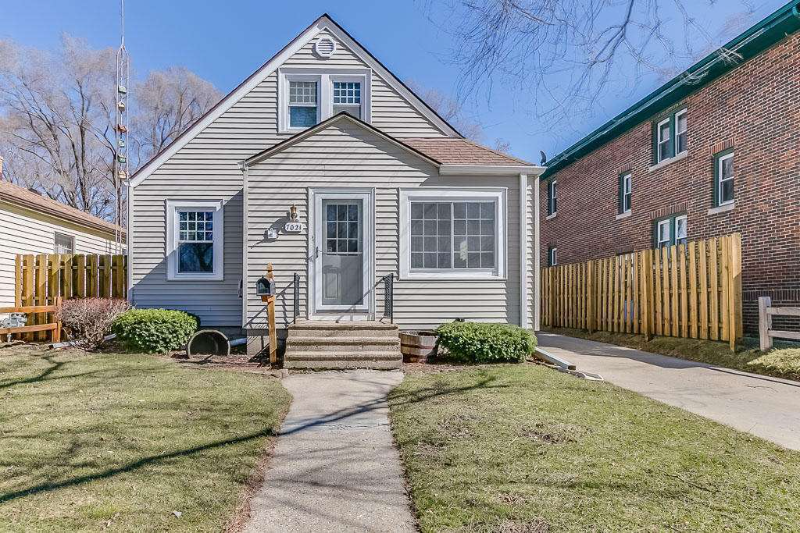 Kenosha House: 7021 35th Ave