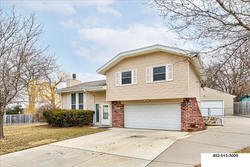 LaVista House: 7618 Emiline St