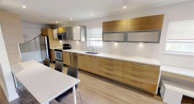 Miami Beach House: 855 Euclid Ave