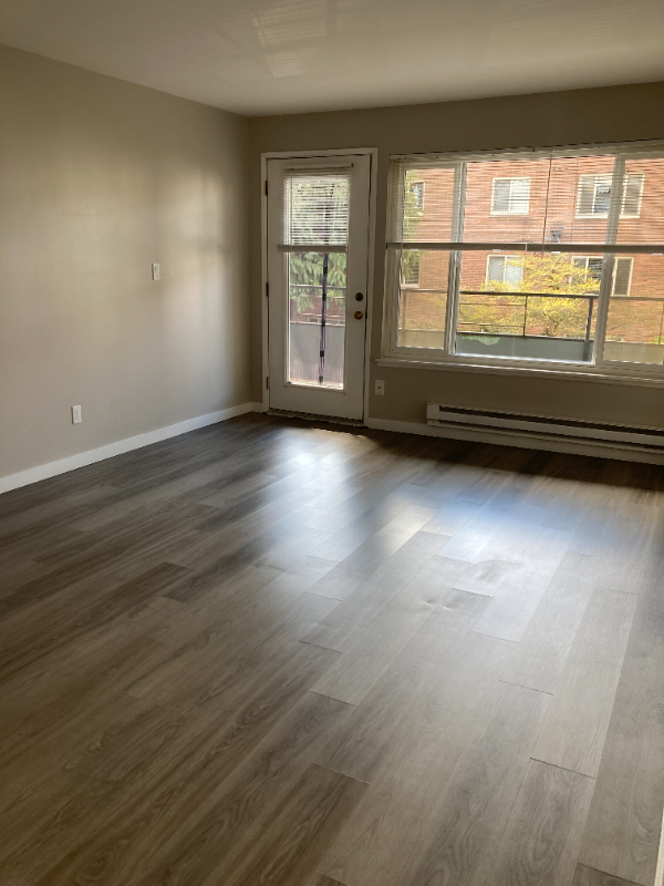 Seattle Apartment: 1215 Queen Anne Ave N