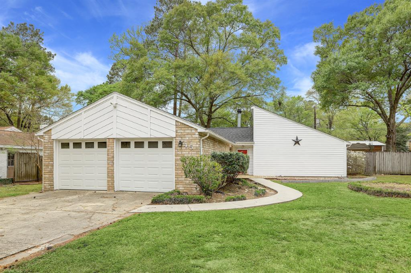 Conroe House: 45 Artesia