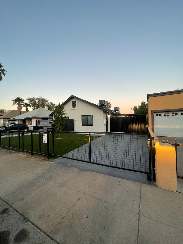 Phoenix Apartment: 1009 N 9th street