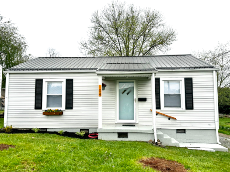 Johnson City House: 104 S. North St