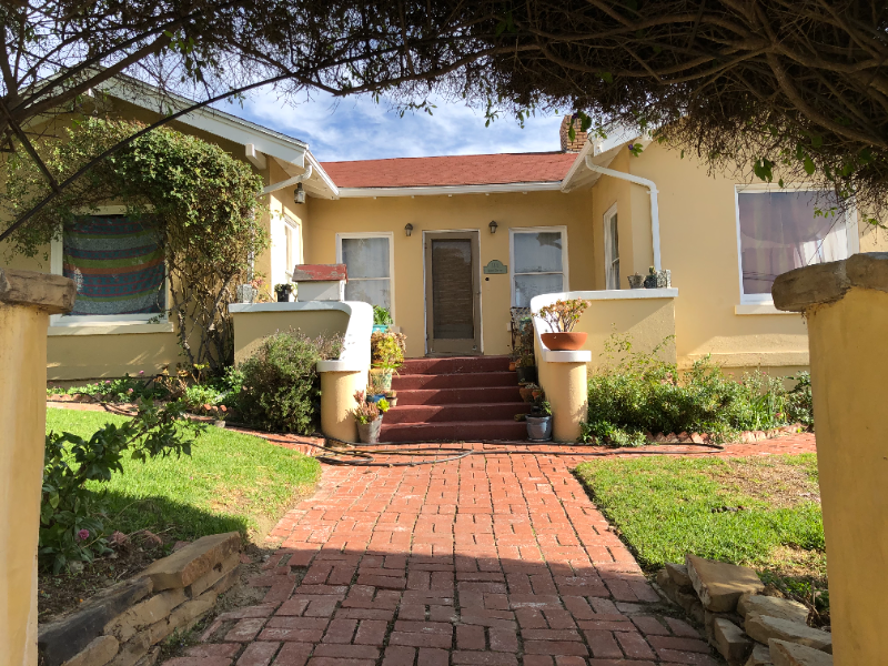 Ventura House: 144 Aliso St