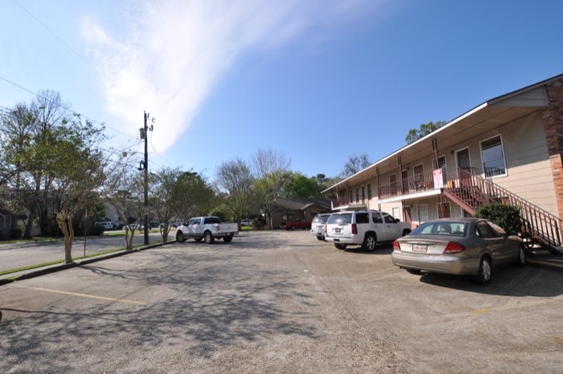 Lafayette Apartment: 327 General Mouton Ave